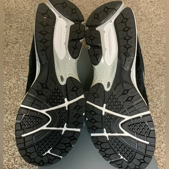 New Balance 2002r Gore-tex size 9 - Picture 6 of 8